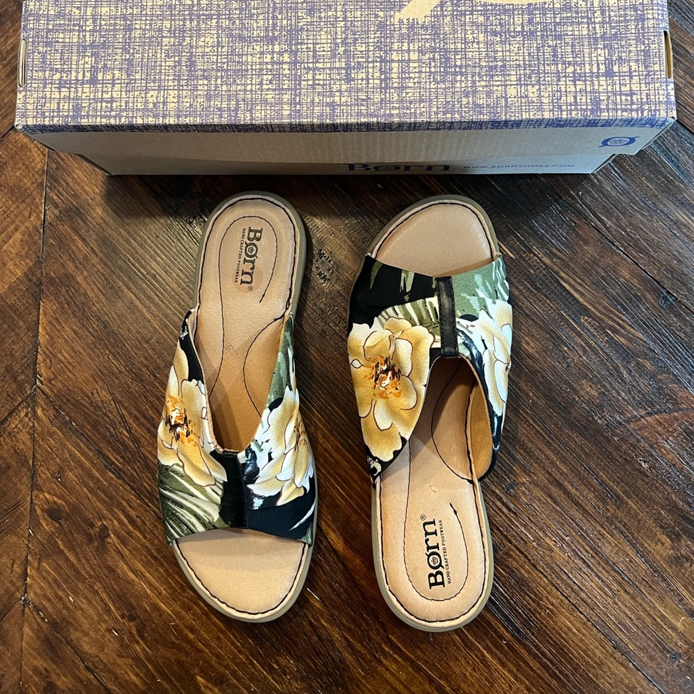 NIB Born Sandals Size 7